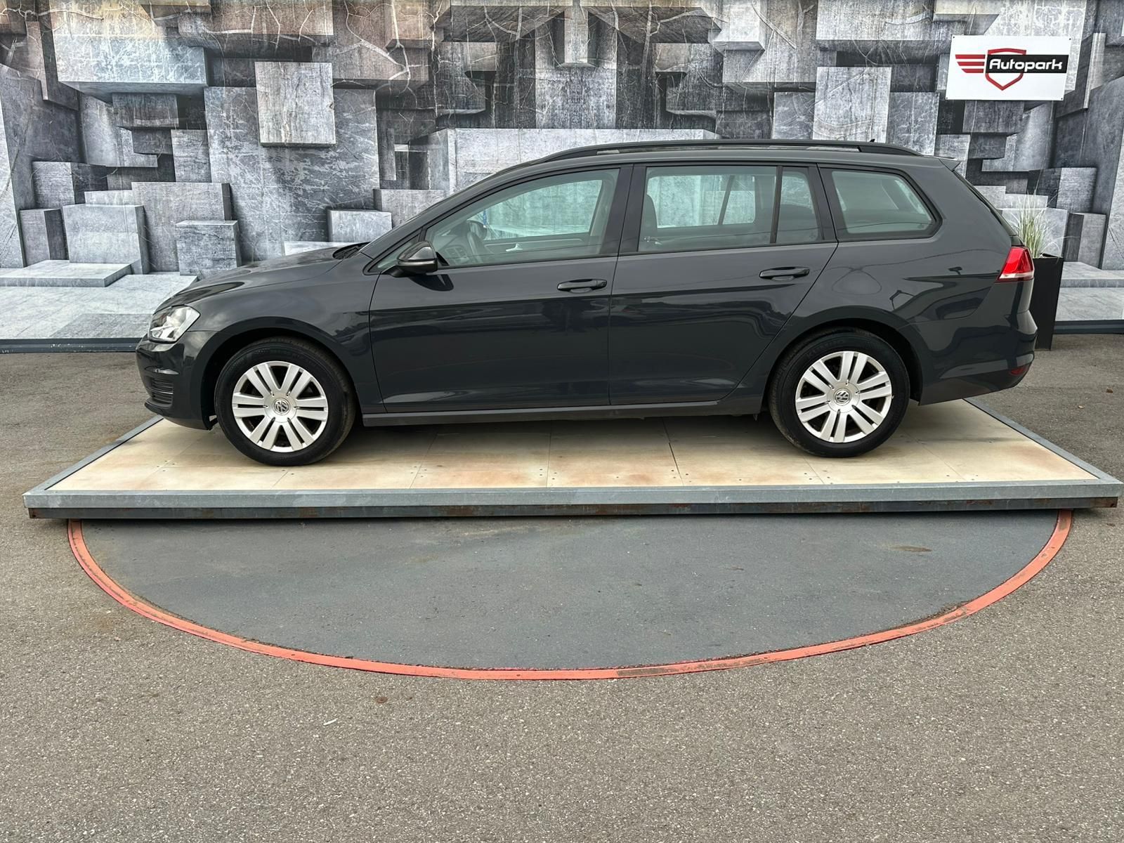 Volkswagen Golf, 1.6TDi, 77KW - fotka 4