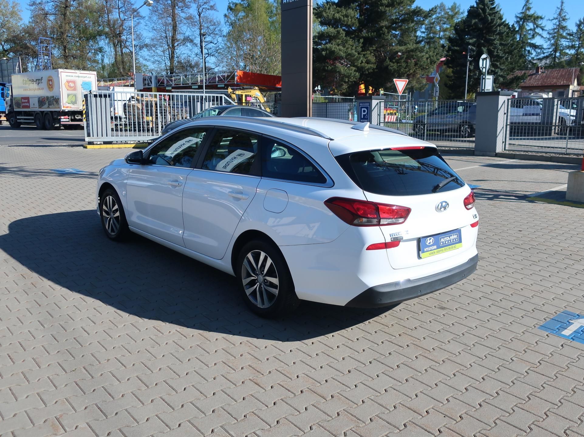 Hyundai i30, 1.6CRDi 85kW STYLE NAVI ALU - fotka 5