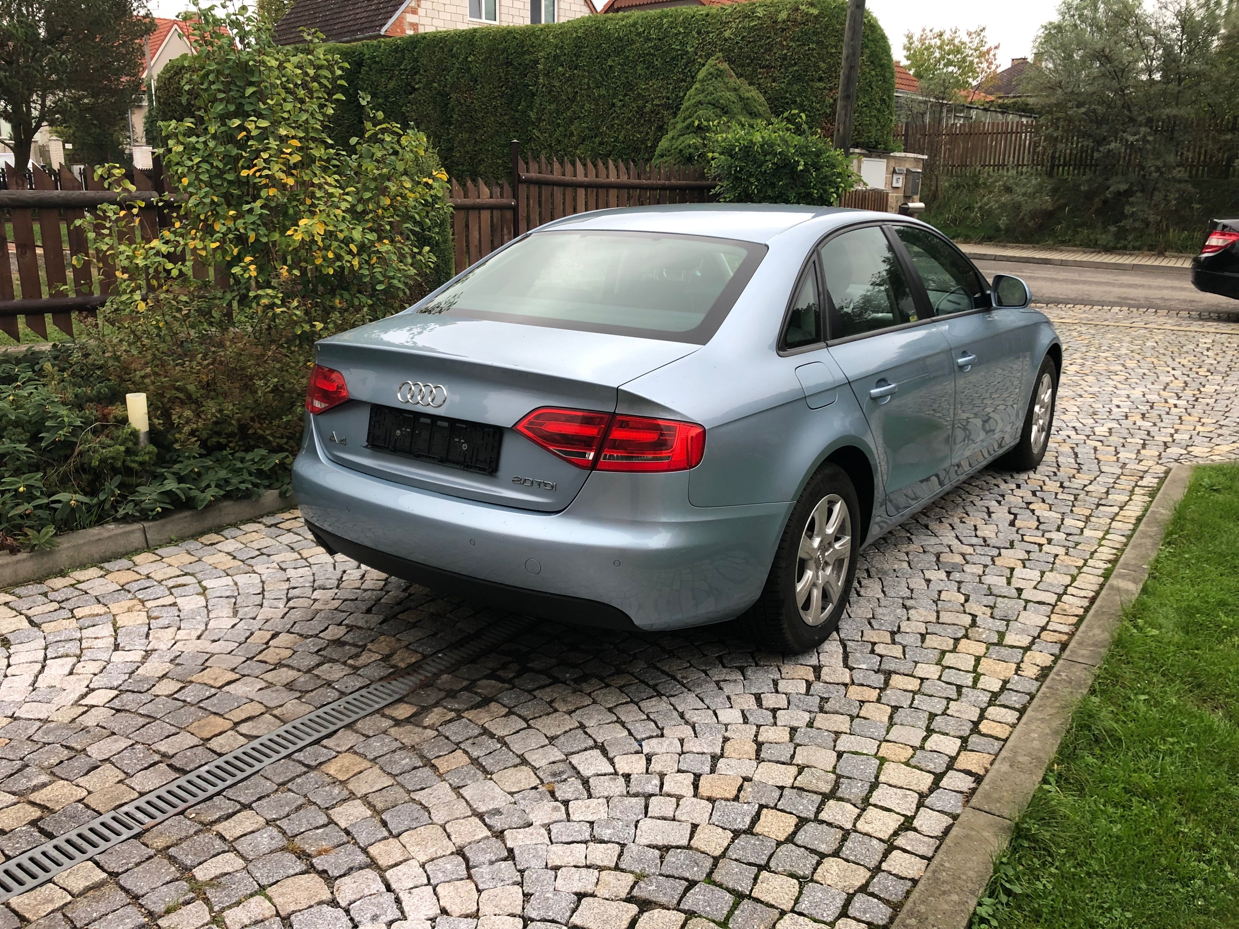 Audi A4, 2,0 TDI 105 KW Atraction Aut - fotka 5