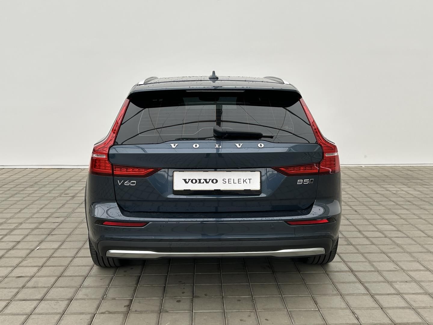 Volvo V60, 2.0B5 184kW 4x4  CC PLUS - fotka 6