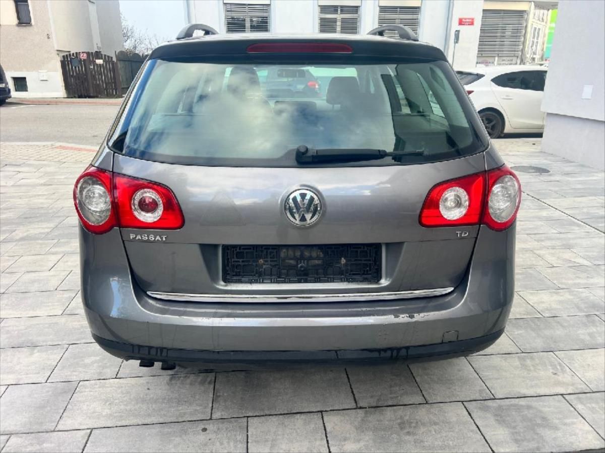 Volkswagen Passat, 1,9   TDI Combi - fotka 4