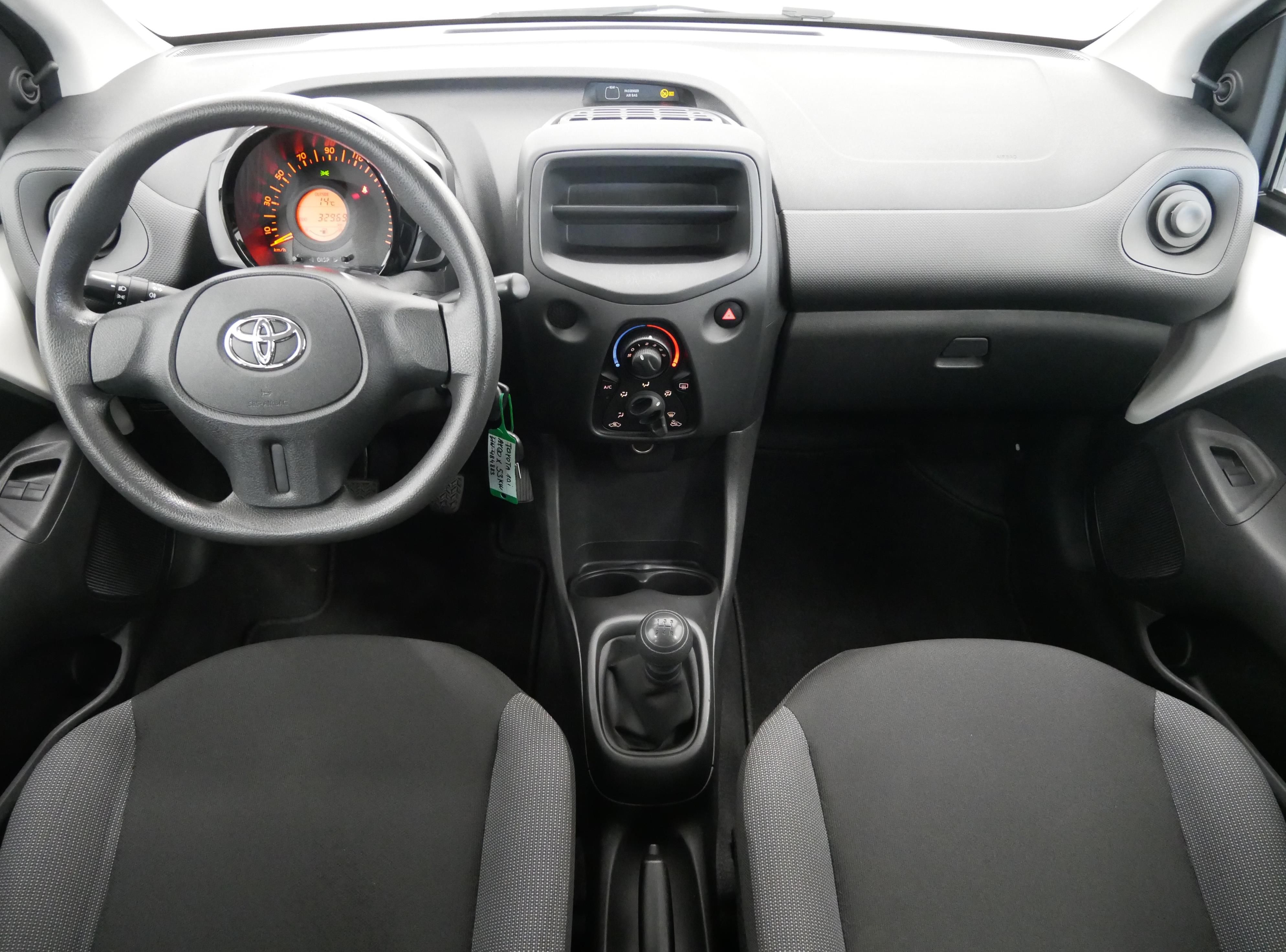 Toyota Aygo, 1.0 VVT-i 53 kW X - fotka 5