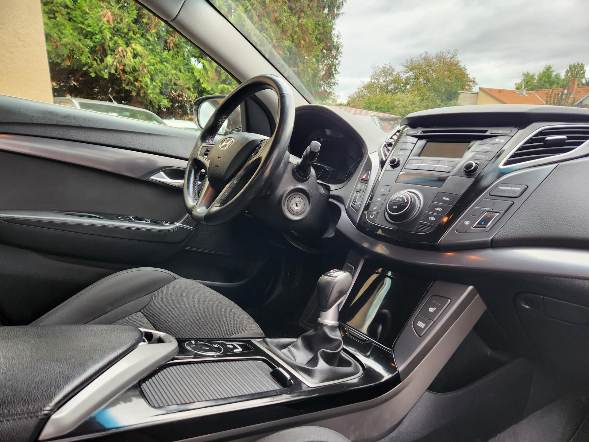 Hyundai i40, 1.7-NOVÁ SPOJKA-AUT.KLIMA - fotka 2