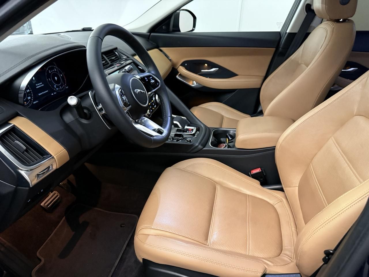 Jaguar E-Pace, 2.0D,4WD,FACELIFT,ZÁRUKA - fotka 2