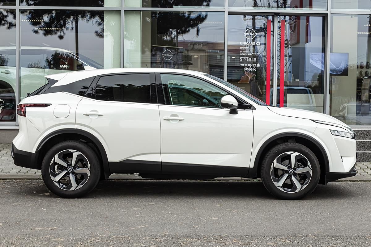 Nissan Qashqai, 1,3 DIG-T  X-TRONIC N-CONNECTA - fotka 5