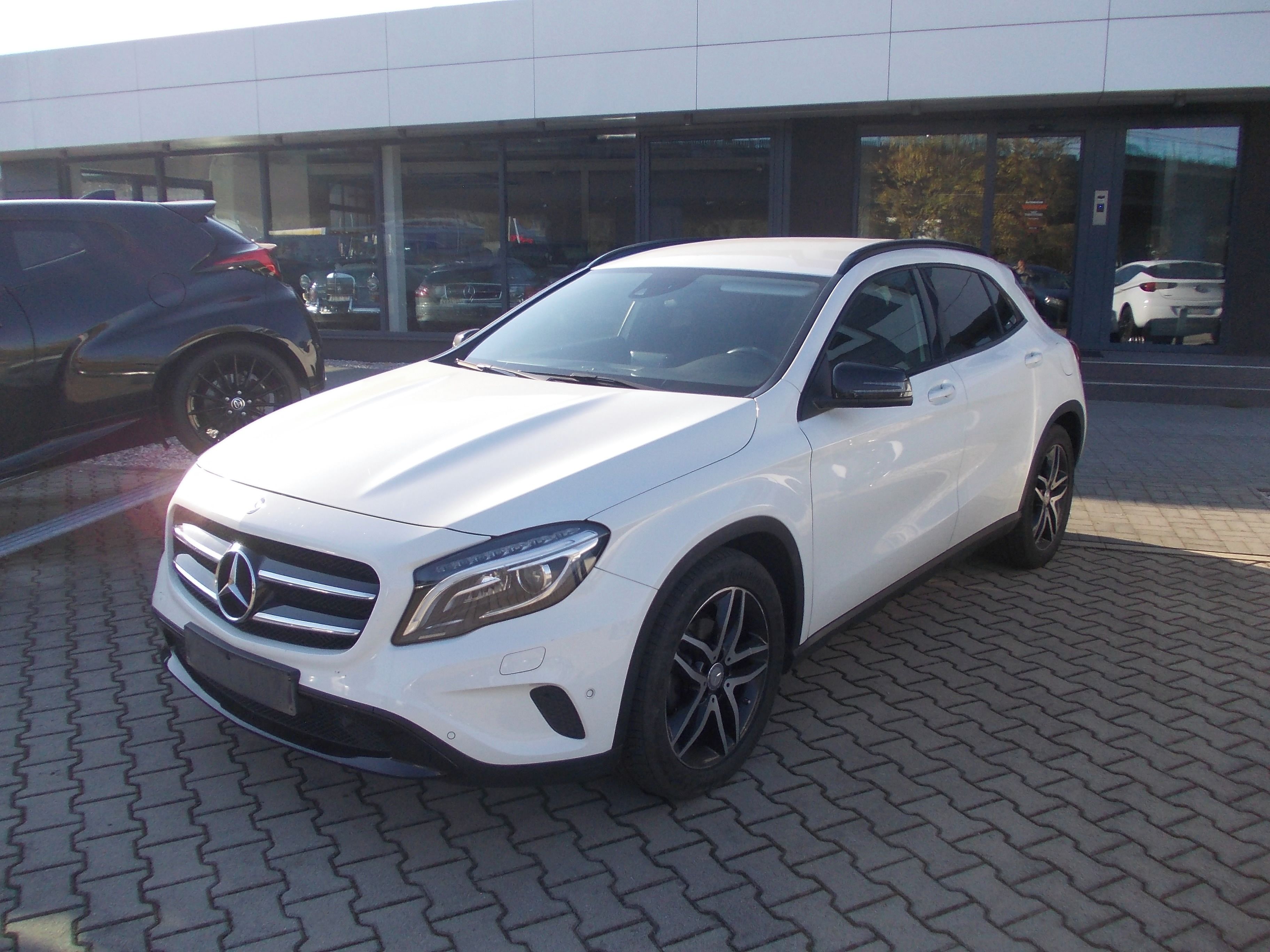 Mercedes-Benz GLA, 220 CDI 4MATIC - fotka 2