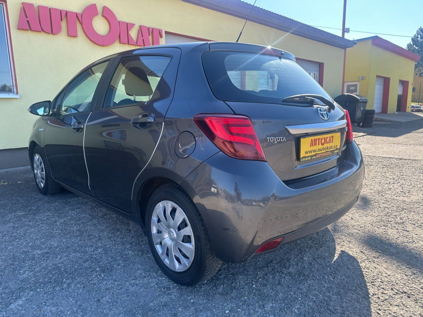Toyota Yaris, 1.5 Hybrid 74kW/Kamera/1Maj - fotka 5