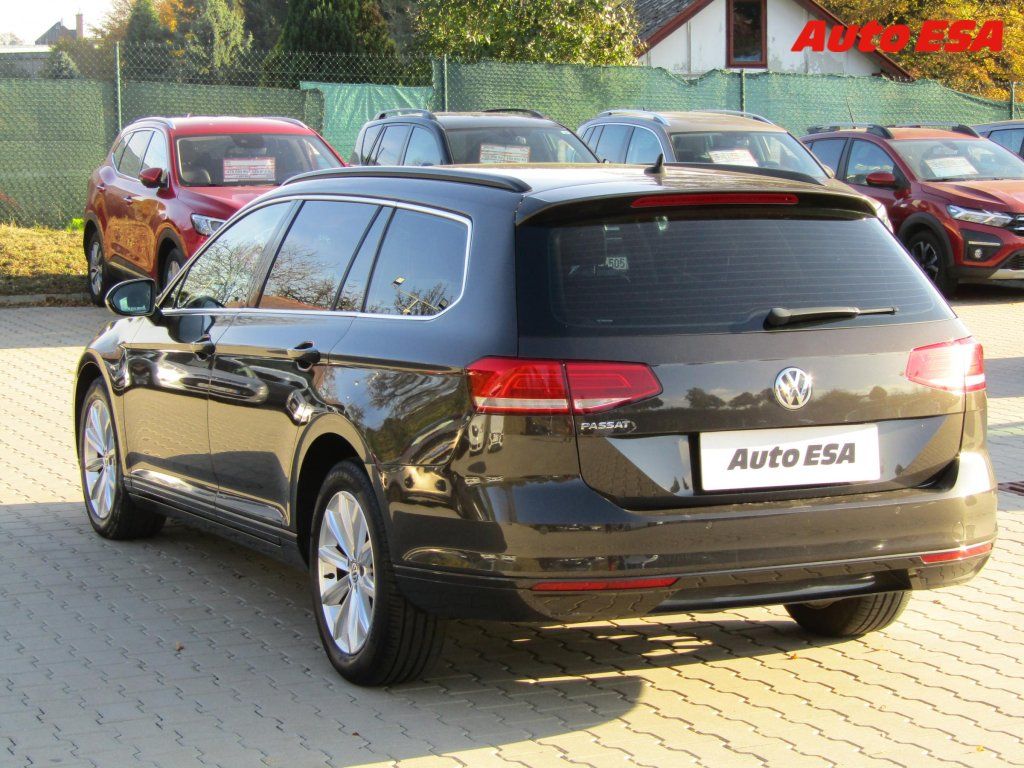 Volkswagen Passat, 1.6 TDi,DSG,AC - fotka 6