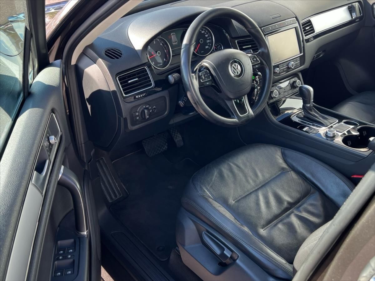 Volkswagen Touareg, 3,0 TDi V6 4x4 - fotka 6