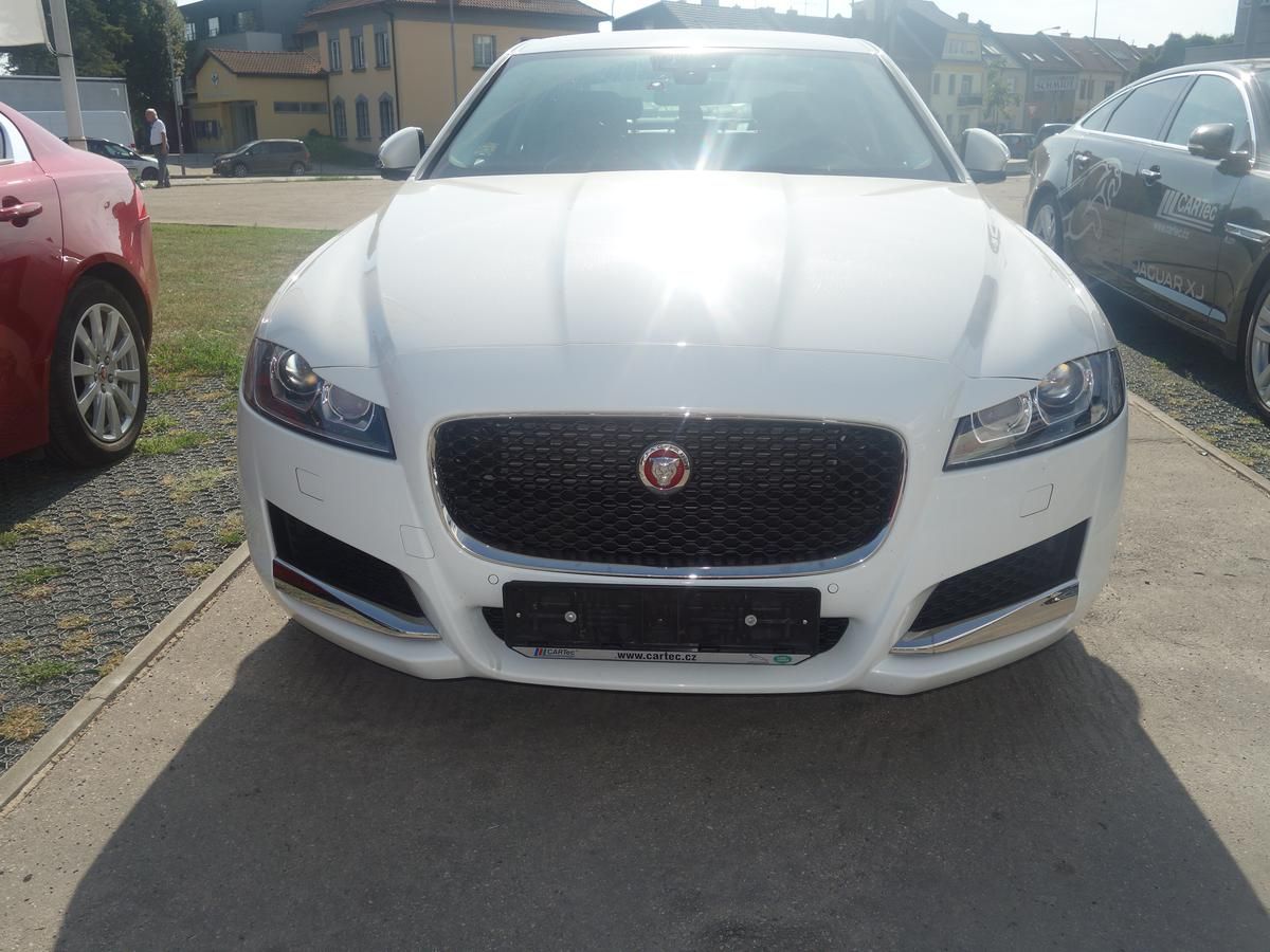 Jaguar XF, Prestige 2,0 l i4D Aut. - fotka 4