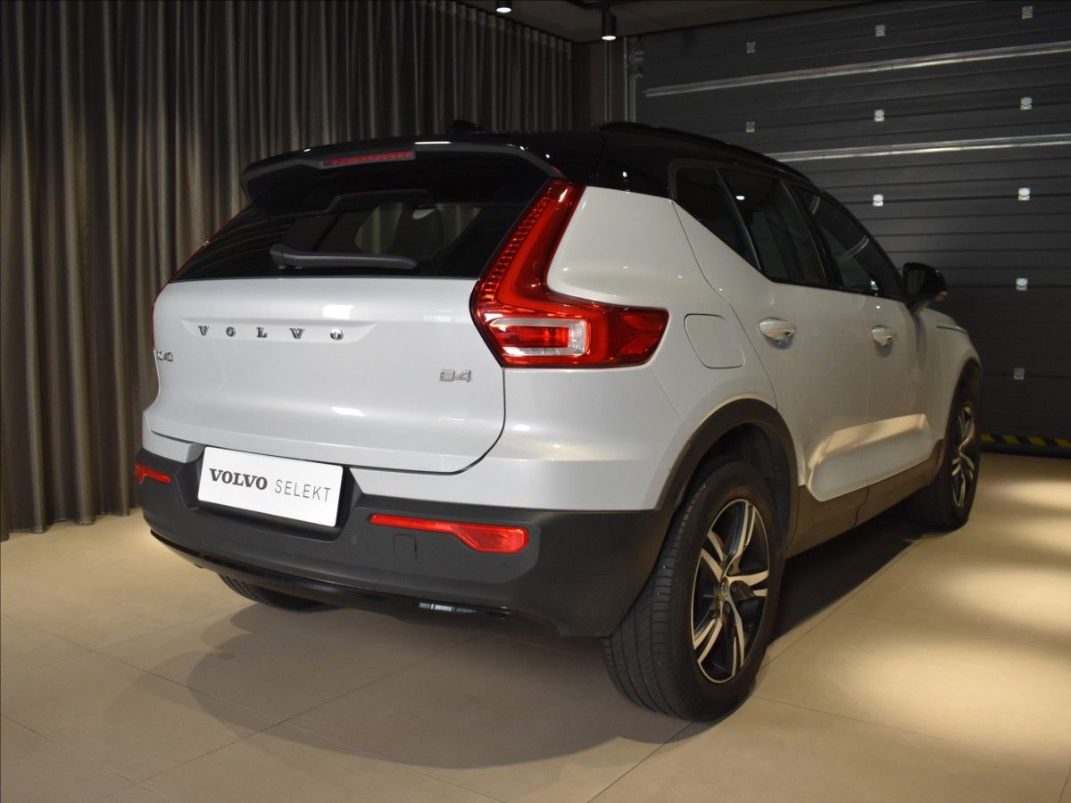 Volvo XC40, 2,0 B4 R-desing bezklíč,adapt - fotka 4