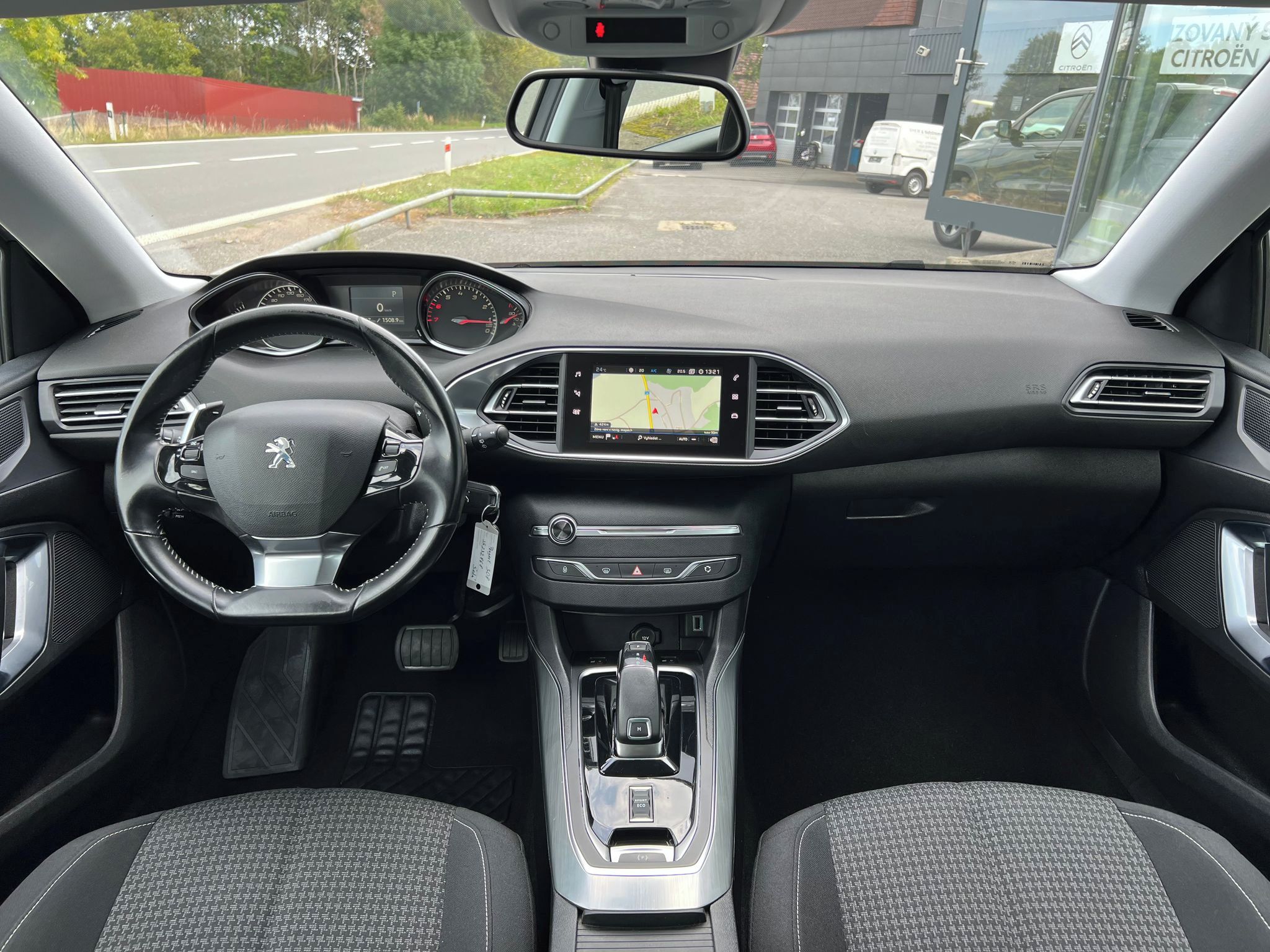 Peugeot 308, 1.2 130k SERVIS ZÁRUKA NAVI - fotka 3