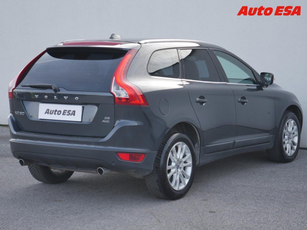 Volvo XC60, 2.4 D5 4x4,AT - fotka 4
