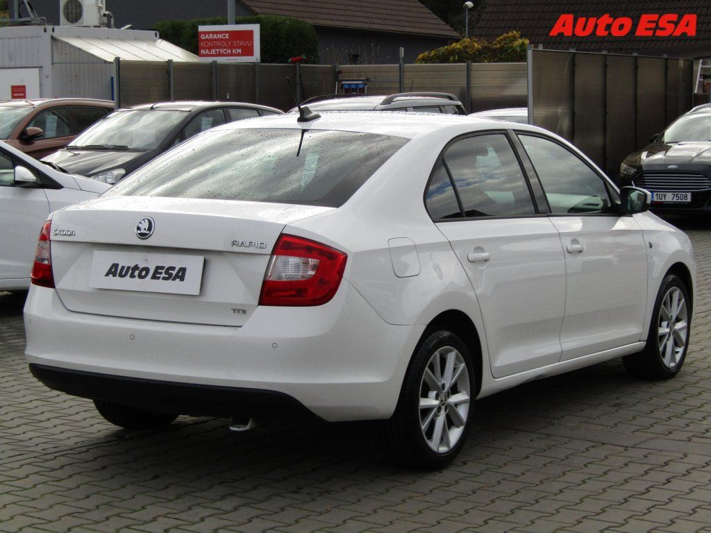 Škoda Rapid, 1.6 TDi,Sport,navi - fotka 4