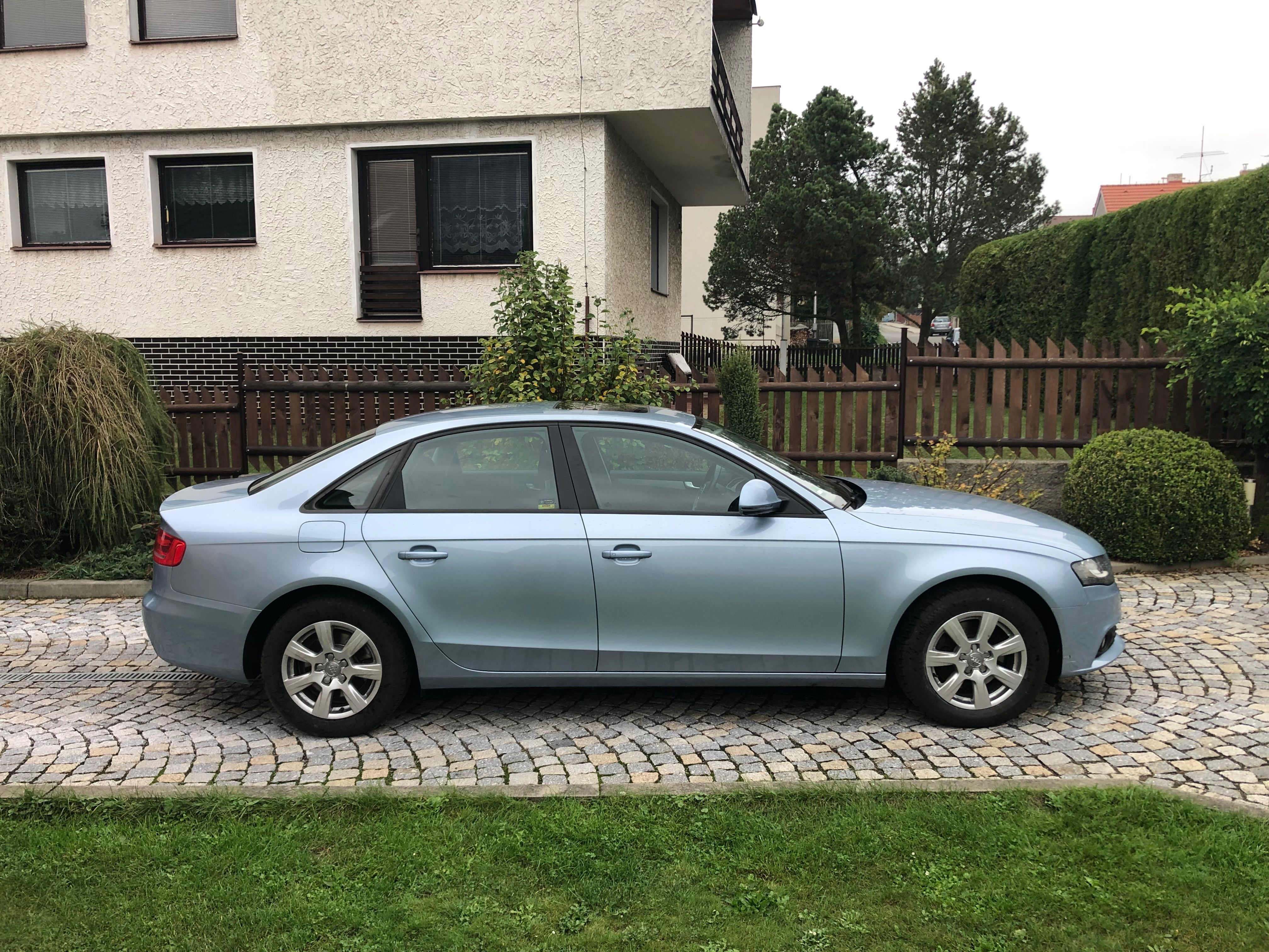 Audi A4, 2,0 TDI 105 KW Atraction Aut - fotka 4