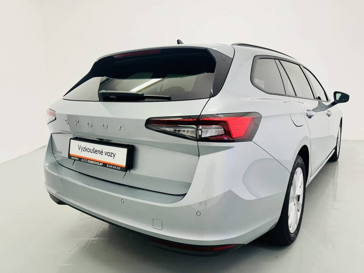 Škoda Superb, Combi Selection 2,0TDI 110kW D - fotka 2
