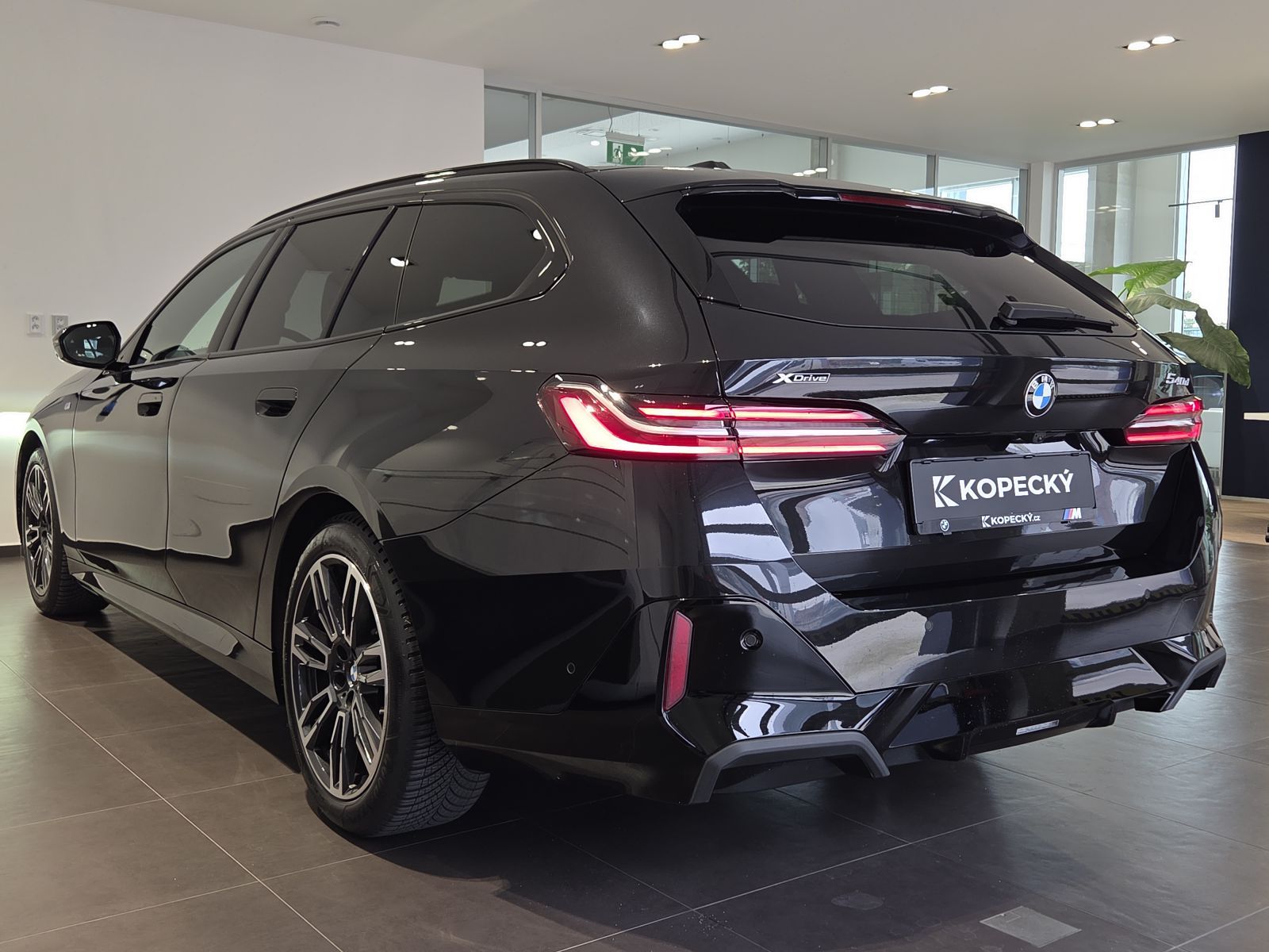 BMW Řada 5, 540d xDrive Touring M Sport - fotka 4