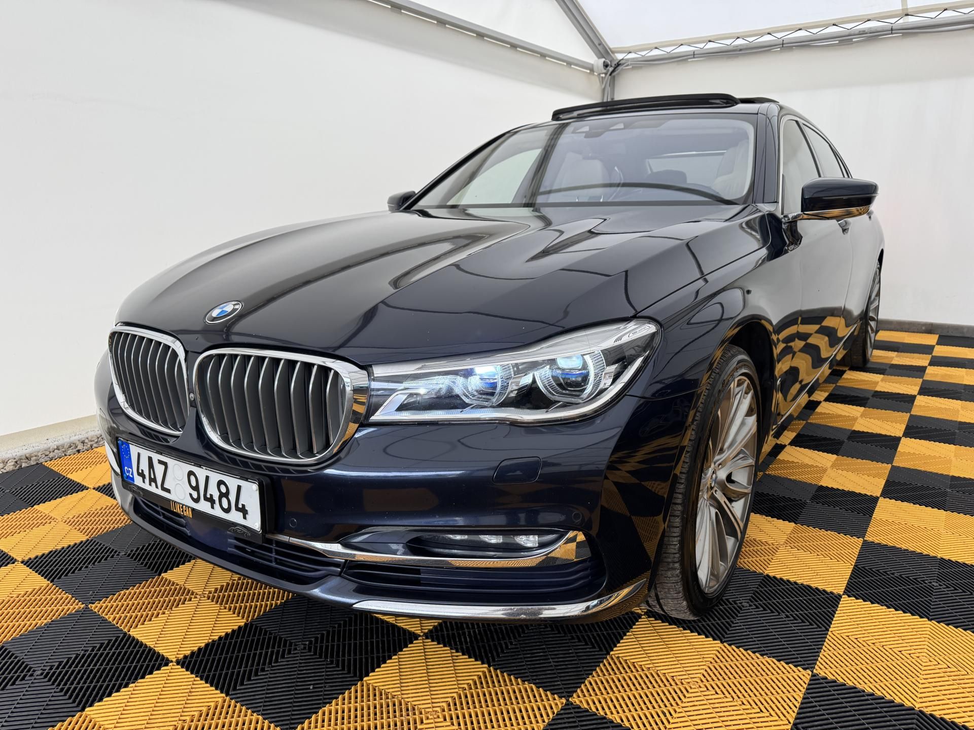 BMW Řada 7, 750iL*V8*4-mistna* 4x4*CZ* - fotka 2