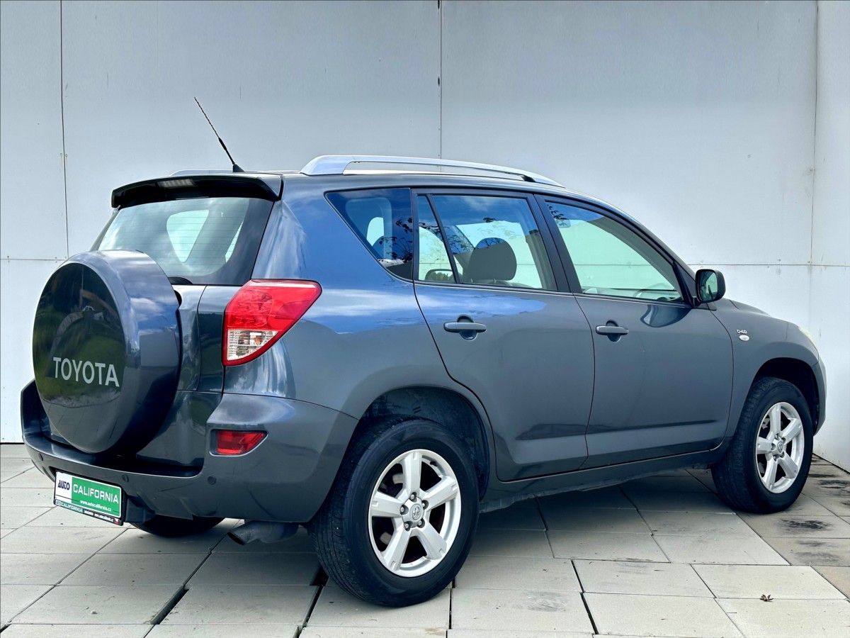 Toyota Rav4, 2,2 D4-D 4x4 Aut. klima - fotka 6