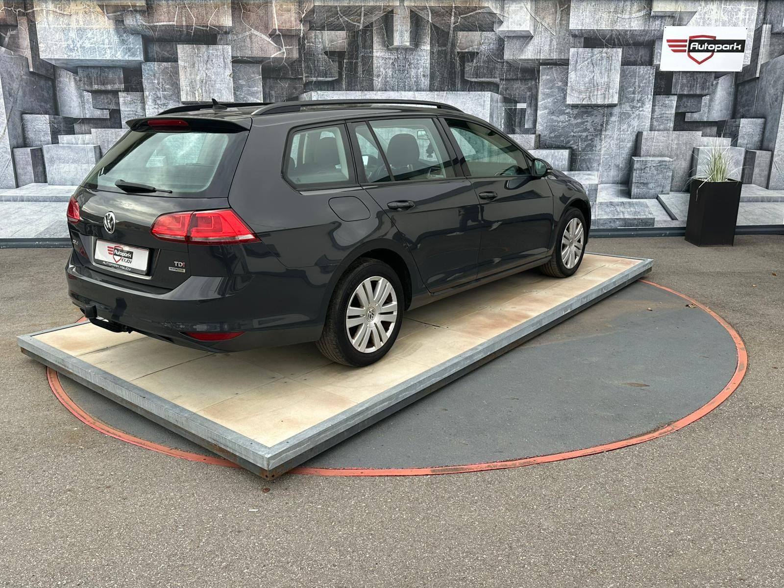 Volkswagen Golf, 1.6TDi, 77KW - fotka 6