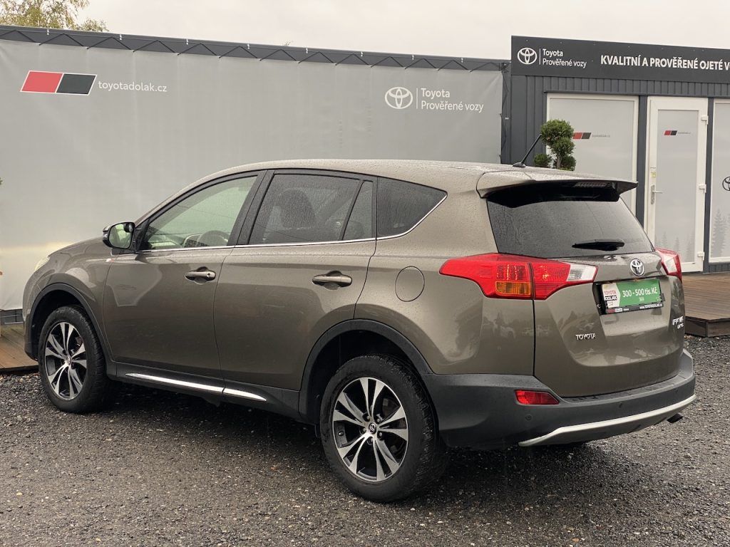 Toyota Rav4, 2.2D, ČR, navi, automat, 4x4 - fotka 4