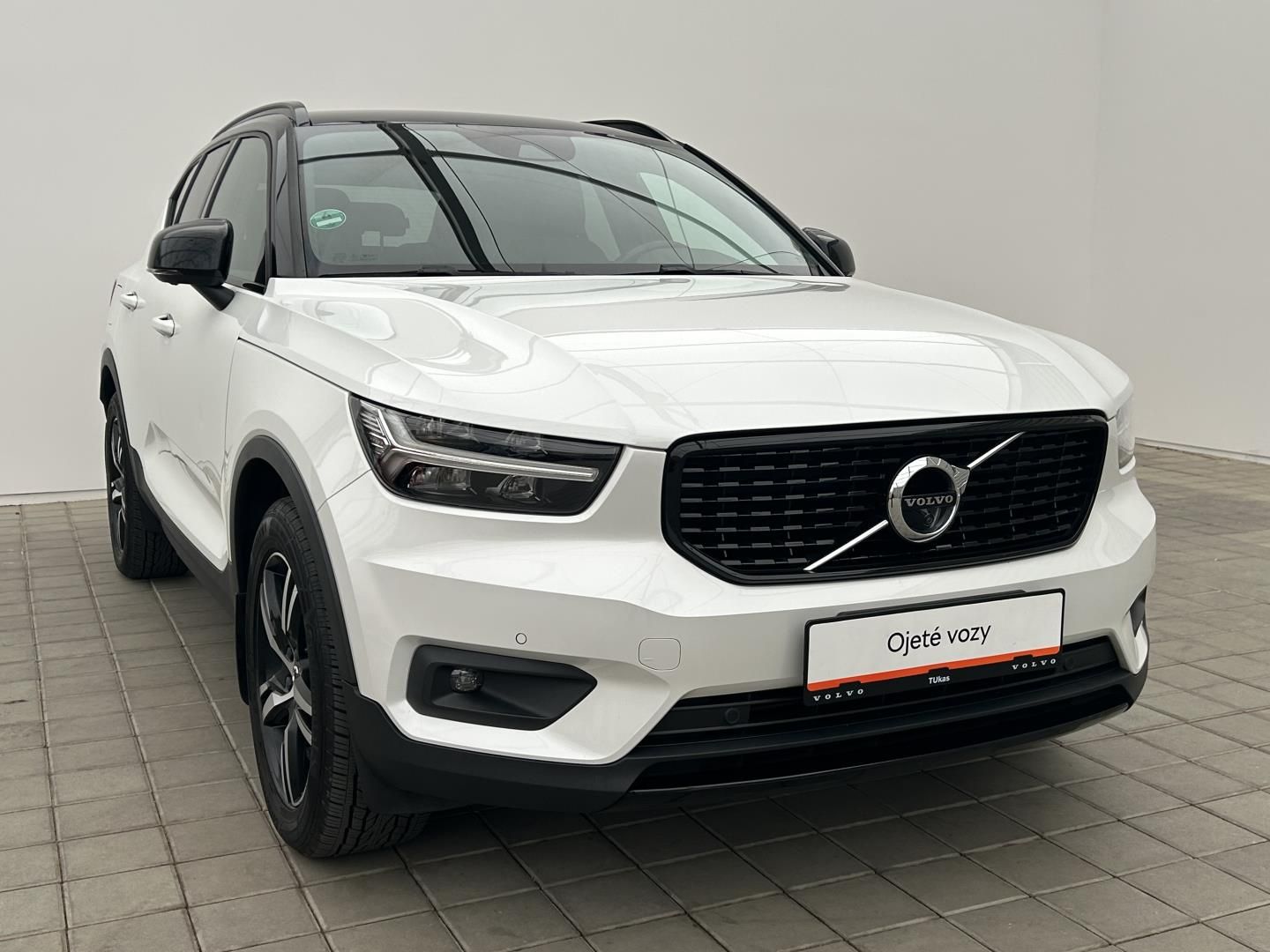 Volvo XC40, 2.0T4 140kW 4x4  R-Design - fotka 3