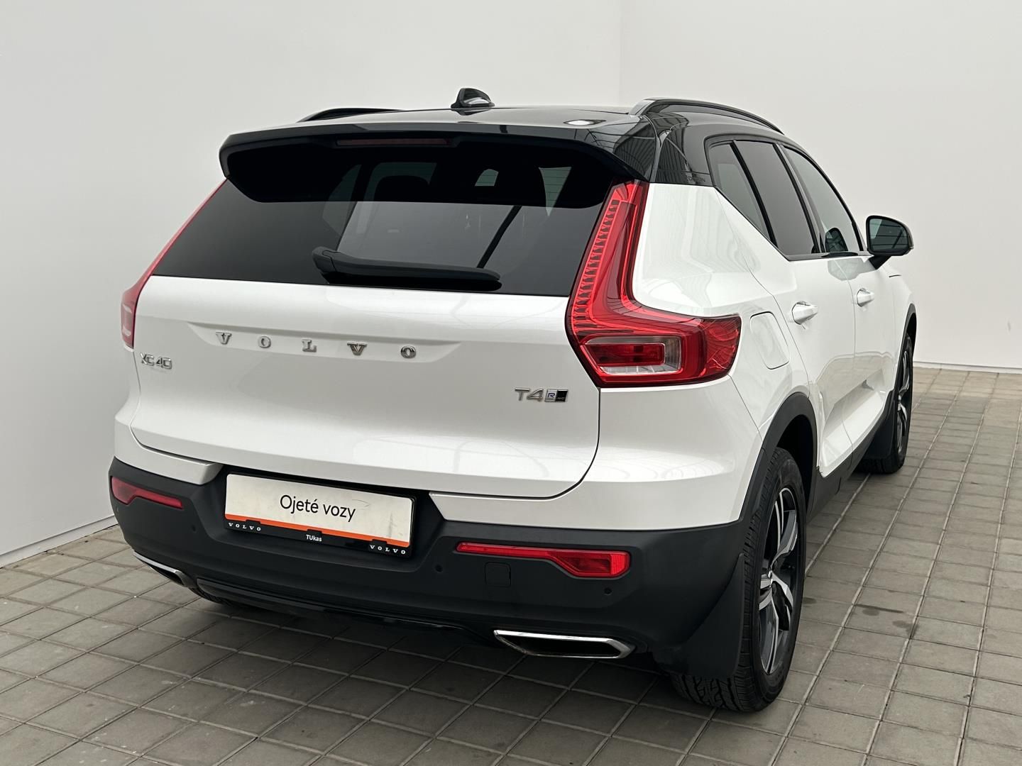 Volvo XC40, 2.0T4 140kW 4x4  R-Design - fotka 5