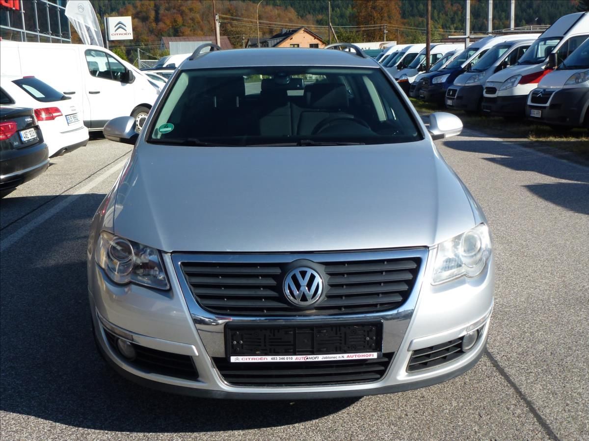 Volkswagen Passat, 2,0 TDi  Comfort - fotka 4