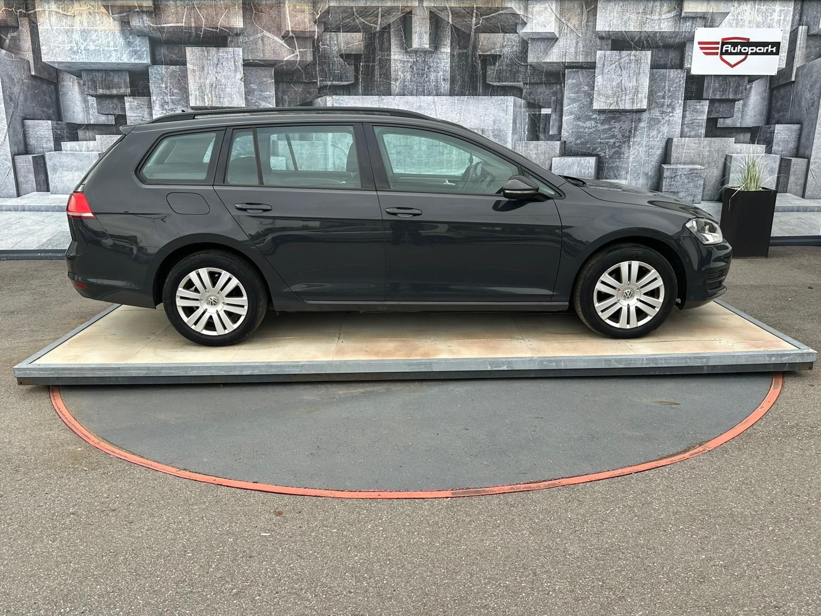 Volkswagen Golf, 1.6TDi, 77KW - fotka 5