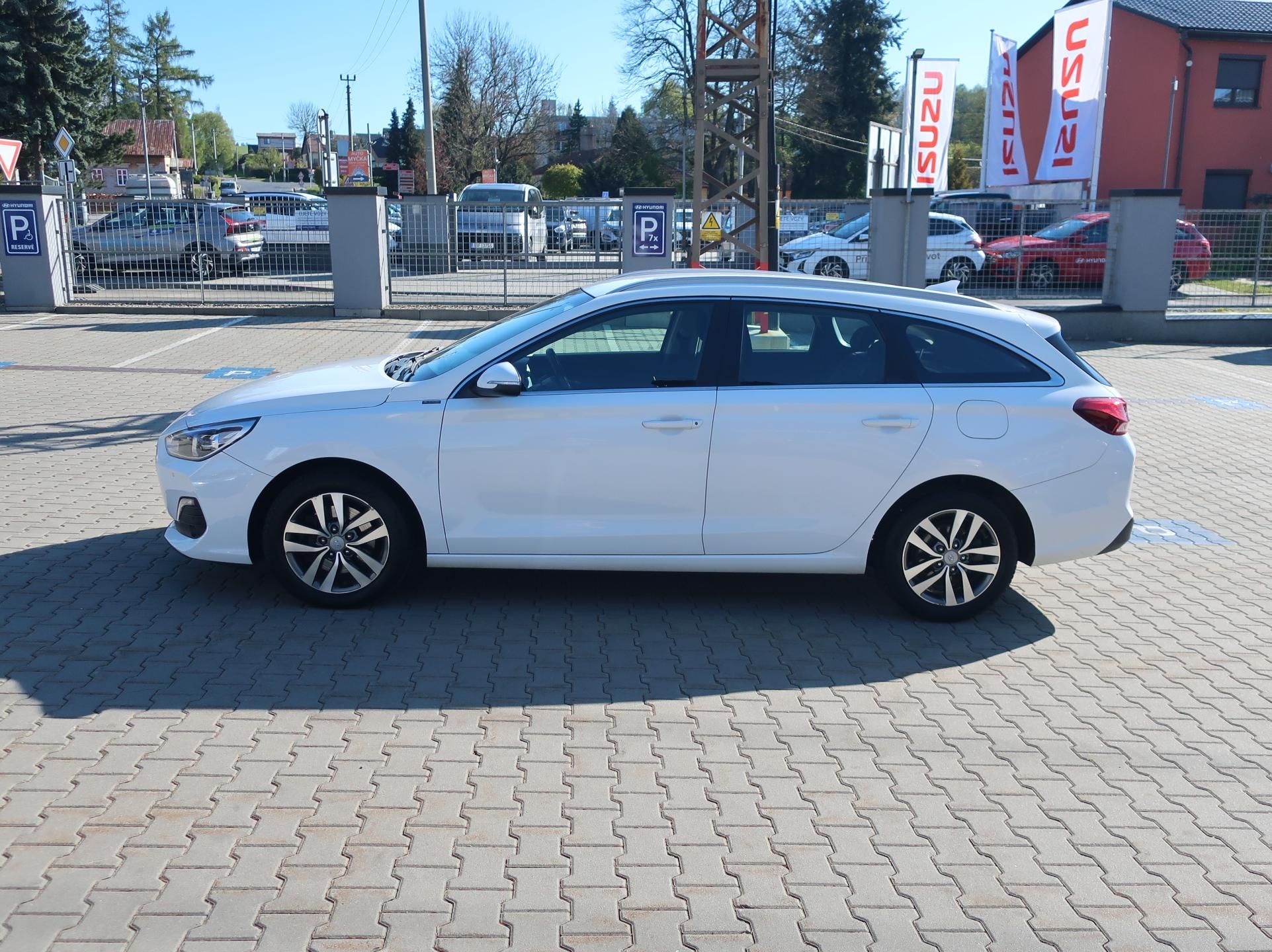Hyundai i30, 1.6CRDi 85kW STYLE NAVI ALU - fotka 4