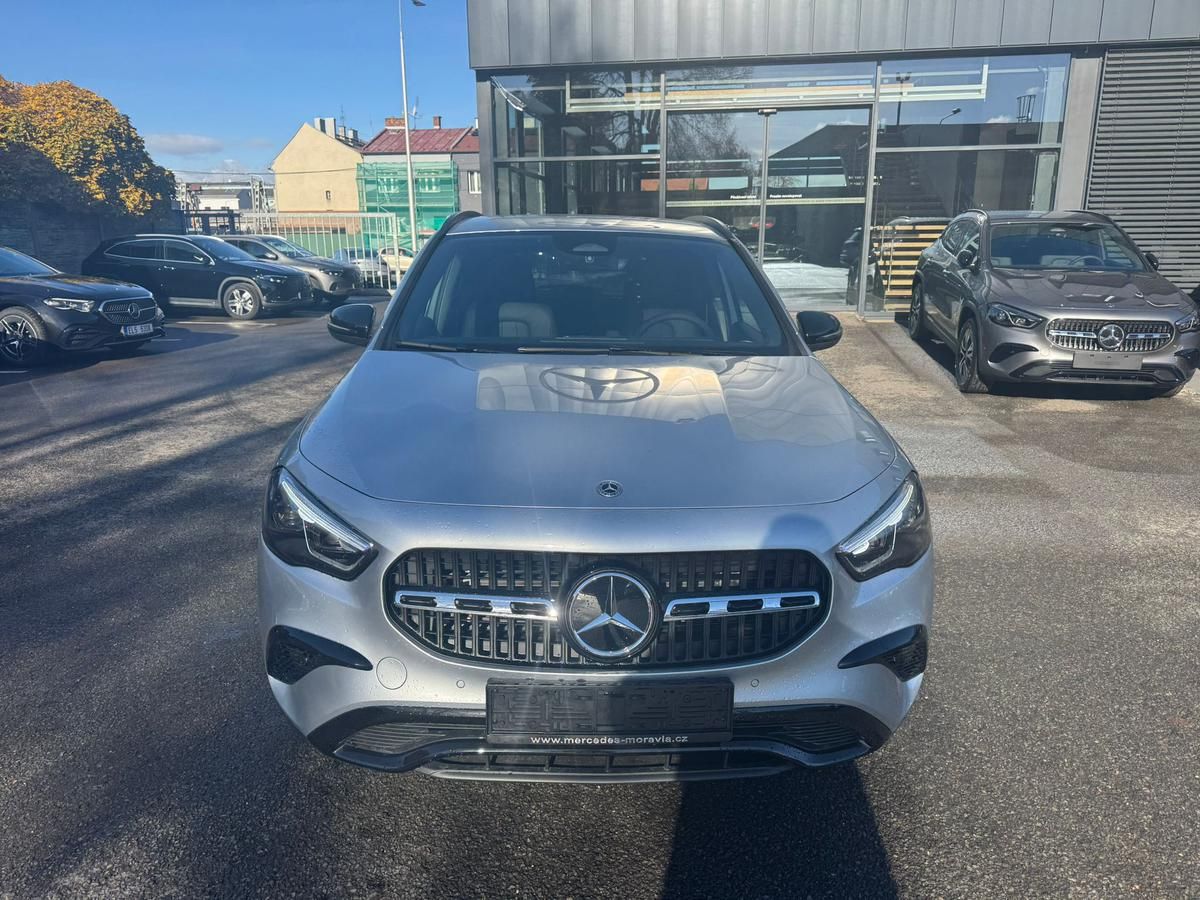 Mercedes-Benz GLA, 200 d 4MATIC - fotka 2