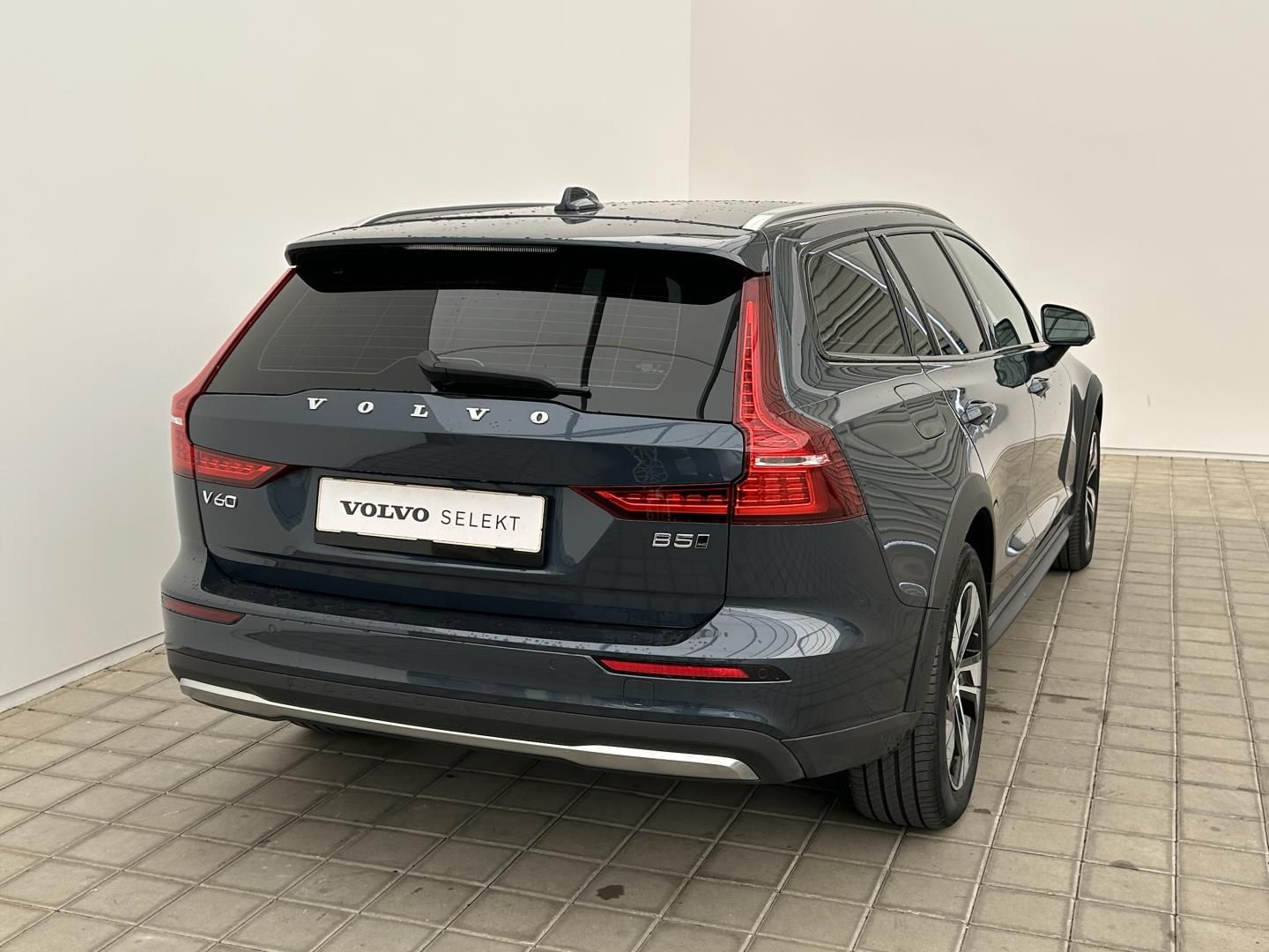 Volvo V60, 2.0B5 184kW 4x4  CC PLUS - fotka 5