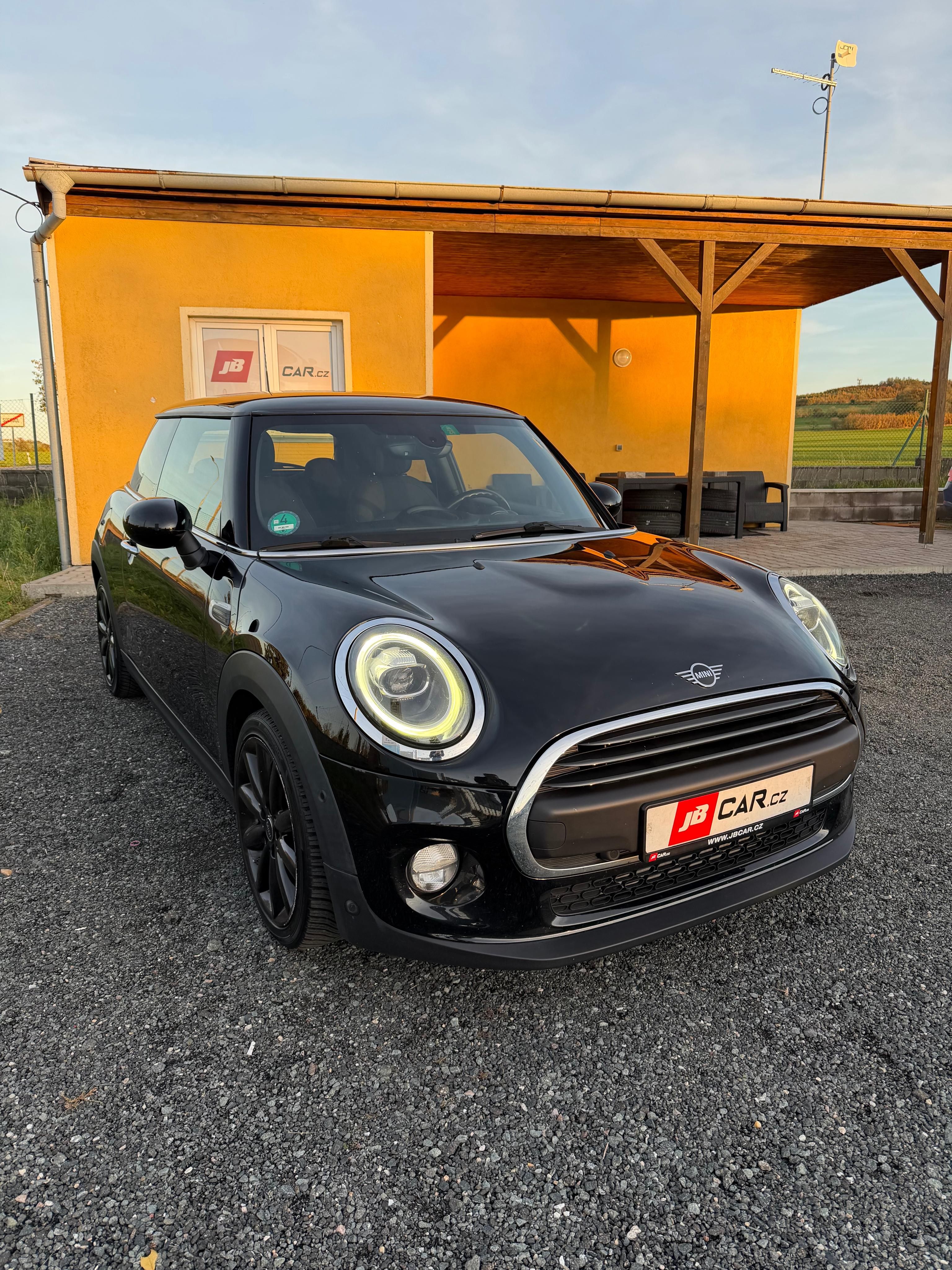 Mini One, 1.5i LCI VÝHŘEV LED 1.MAJ