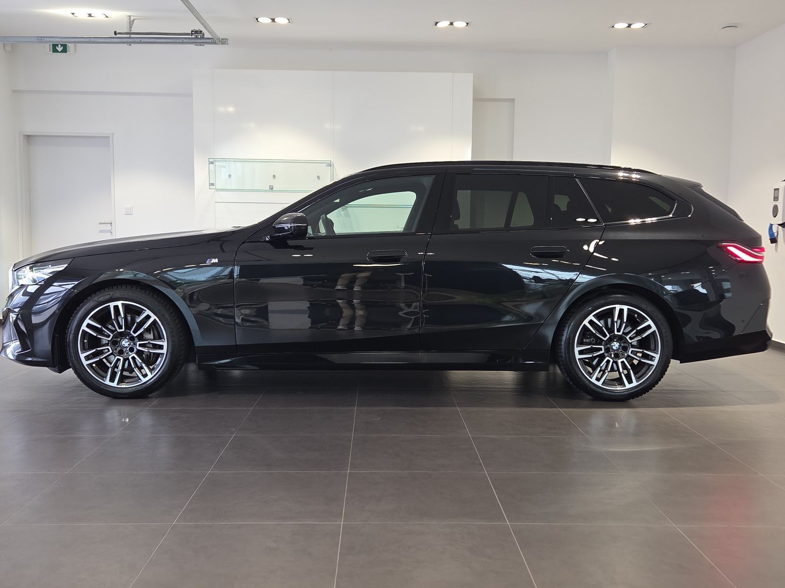 BMW Řada 5, 540d xDrive Touring M Sport - fotka 3