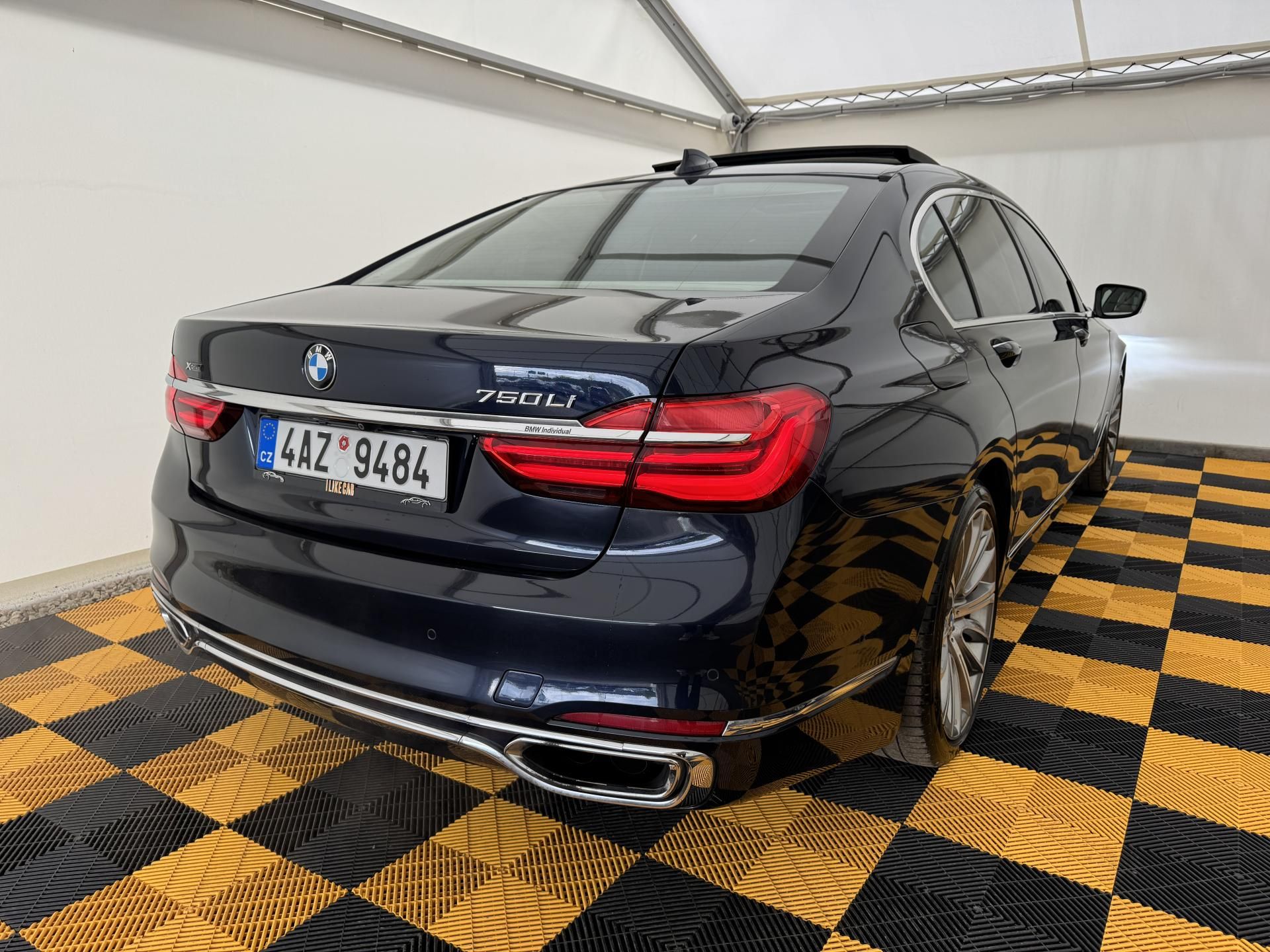BMW Řada 7, 750iL*V8*4-mistna* 4x4*CZ* - fotka 5