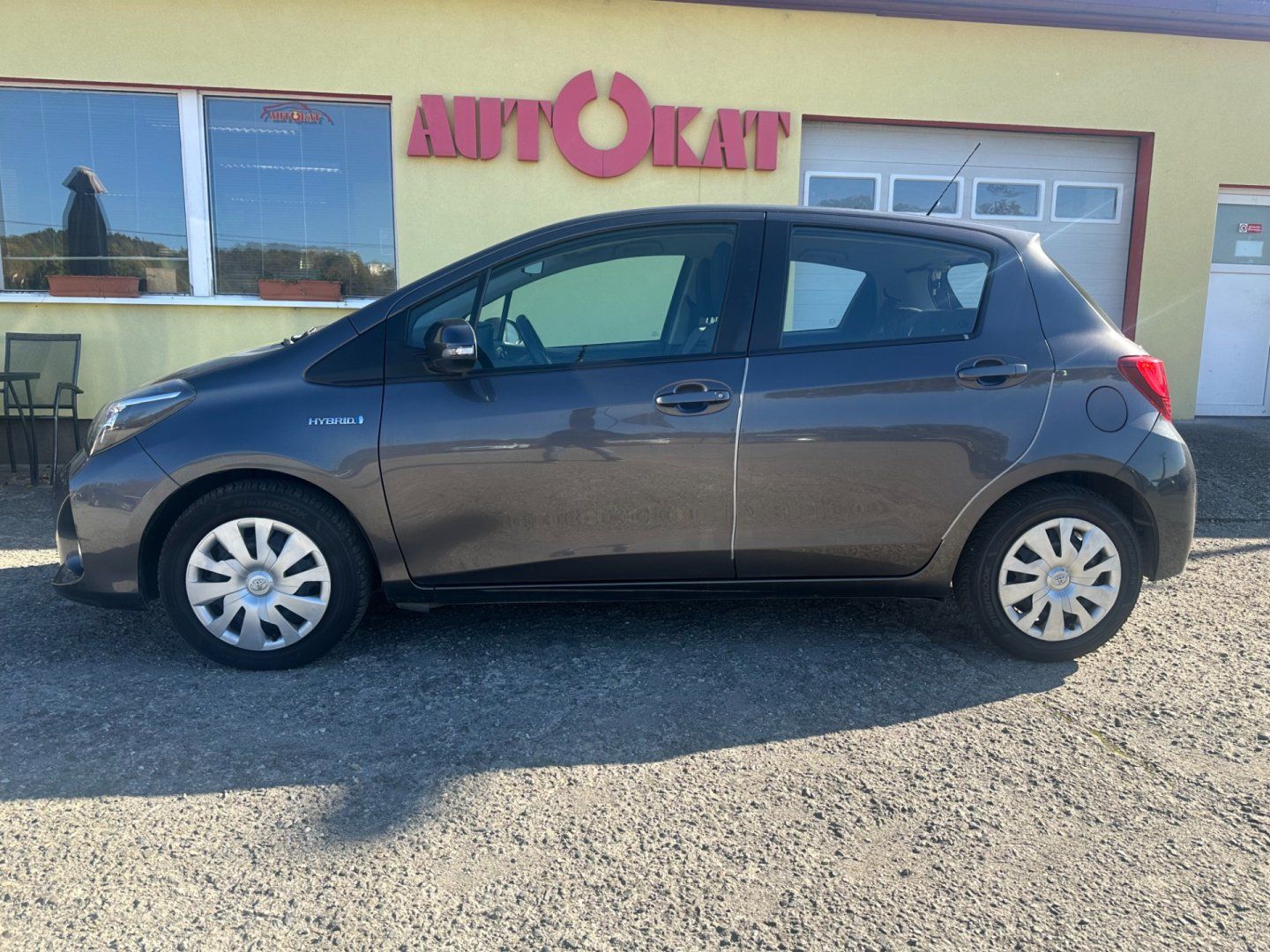 Toyota Yaris, 1.5 Hybrid 74kW/Kamera/1Maj - fotka 6