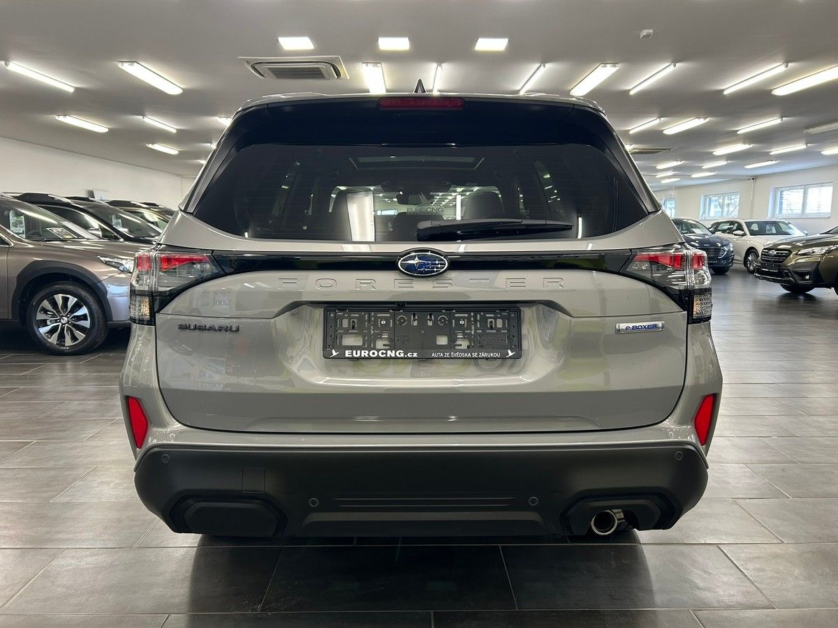 Subaru Forester, 2.0 Touring 2025 4x4 nové | Zá - fotka 6