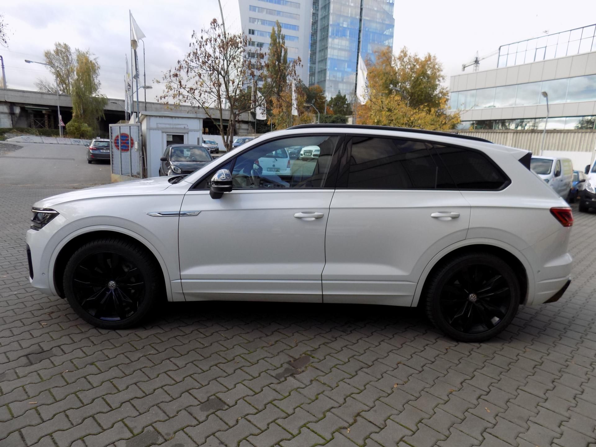 Volkswagen Touareg, 4.0 V8 TDI R- Line - fotka 4