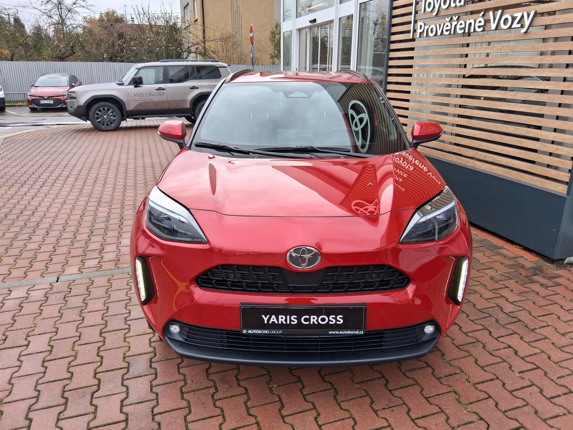 Toyota Yaris Cross, 1,5 HEV 130K 4X2 STYLE + TAŽNÉ - fotka 2