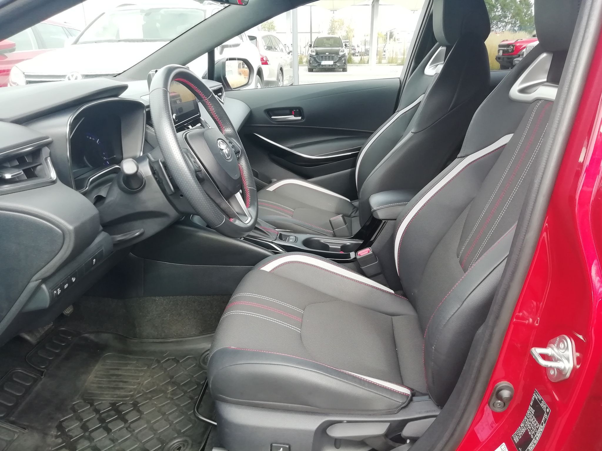 Toyota Corolla, GR-Sport TS 2,0 HEV e-CVT - fotka 6