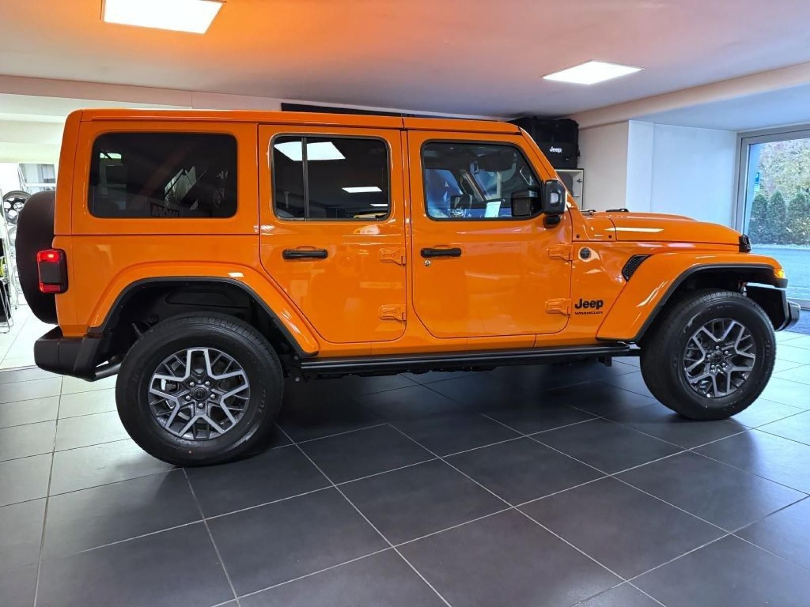 Jeep Wrangler, Unlimited 2.0T 272k AT8 - fotka 4