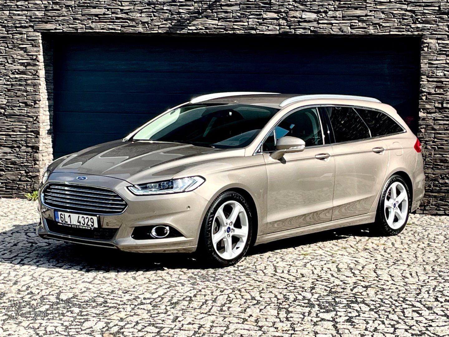 Ford Mondeo, 1.5 Titanium + Webasto - fotka 2