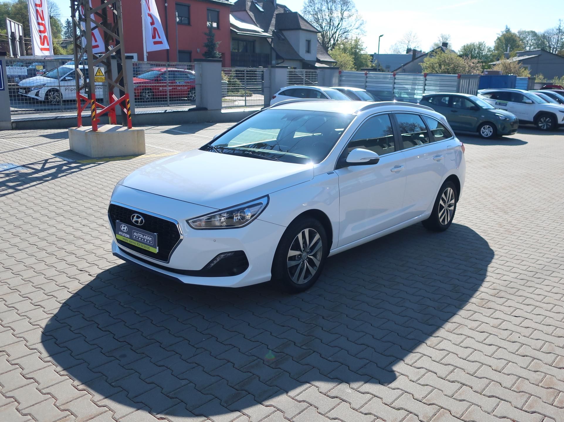 Hyundai i30, 1.6CRDi 85kW STYLE NAVI ALU - fotka 3