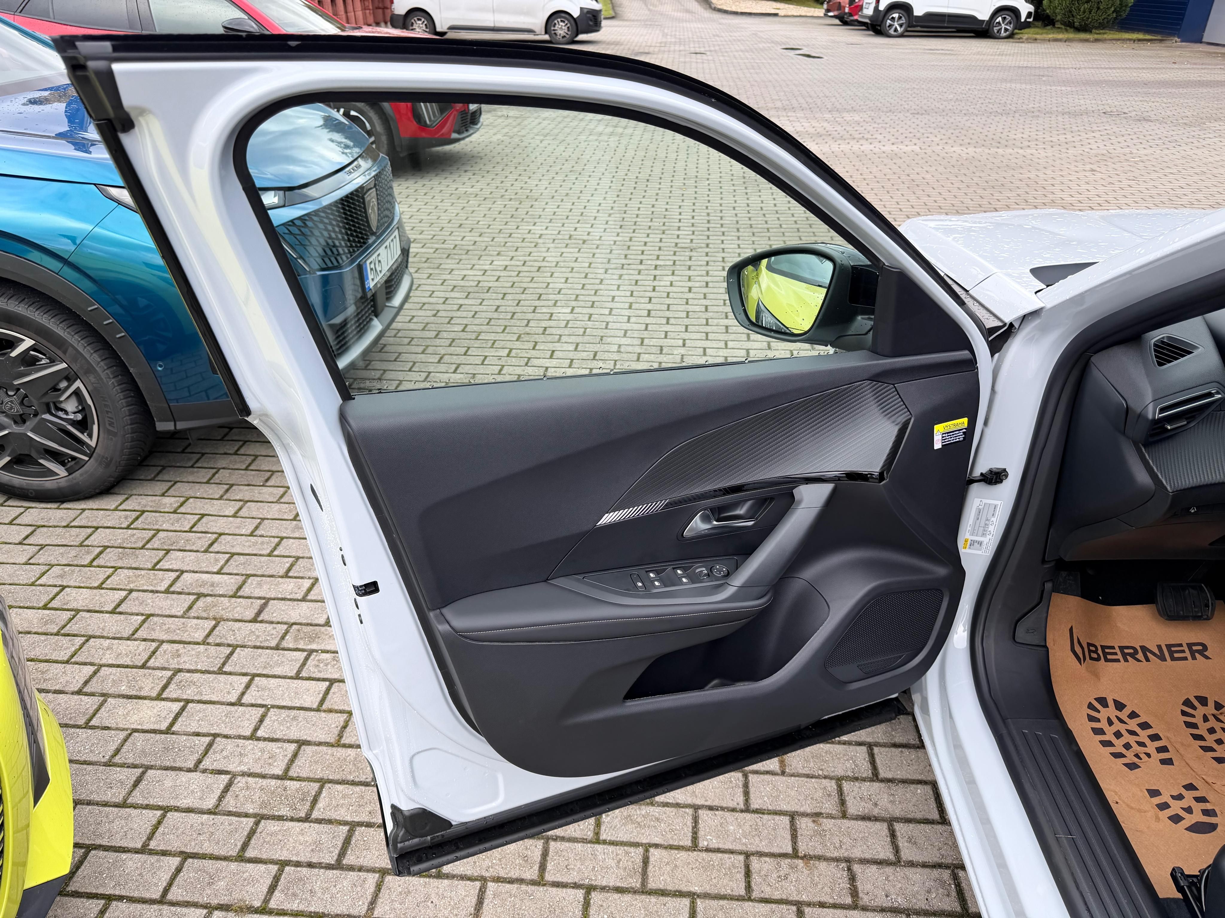 Peugeot 2008, ALLURE PureTech 130k EAT8 - fotka 6