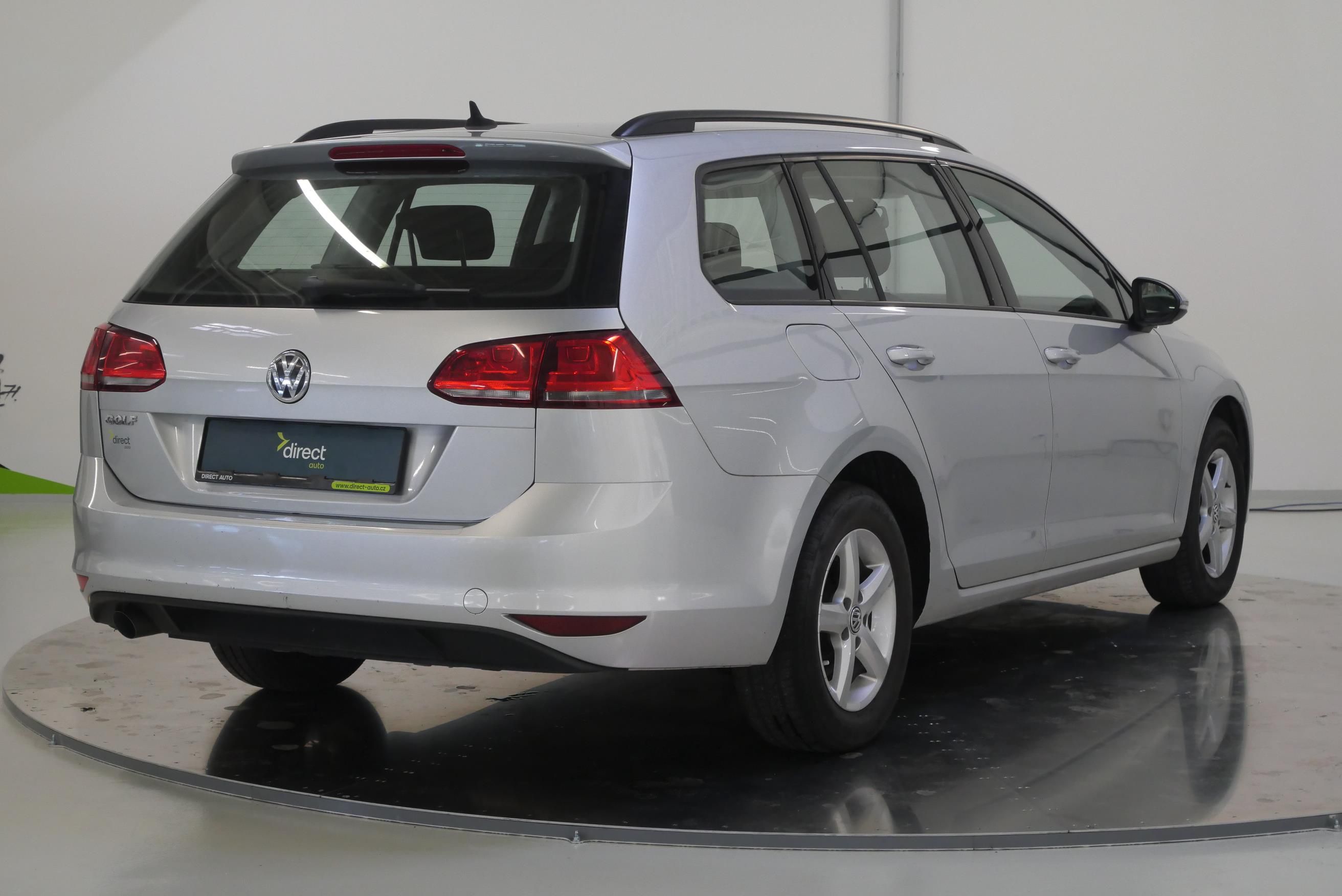 Volkswagen Golf, 1.6 TDI 81 kW Comfort - fotka 2