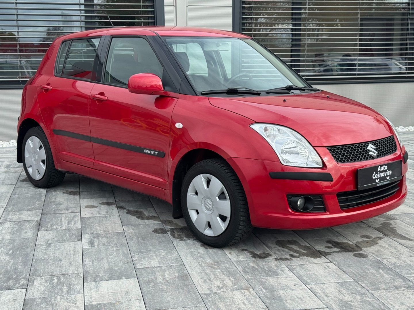 Suzuki Swift, 1,3 i 66 Kw 4x4 - fotka 3