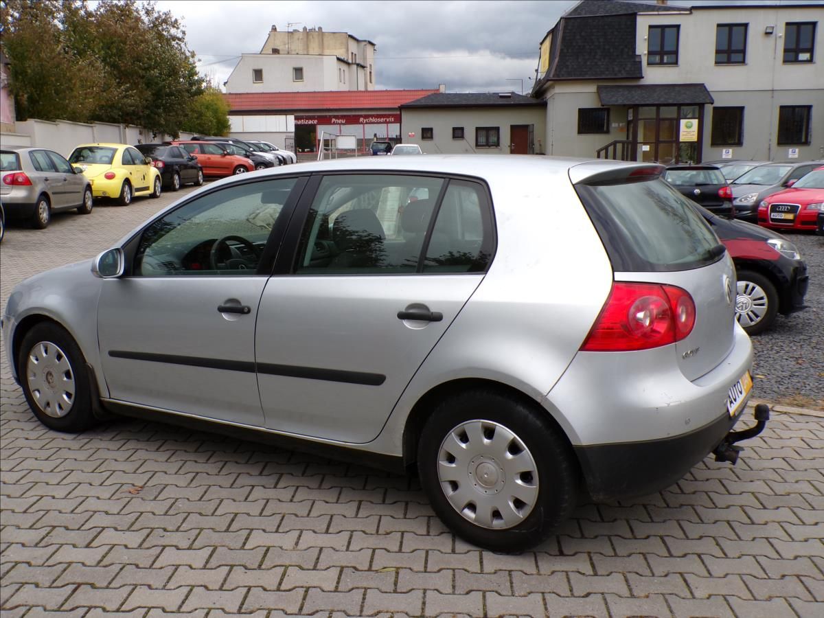 Volkswagen Golf, 1,6 FSI  TAŽNÉ ZAŘÍZENÍ,TREND - fotka 6