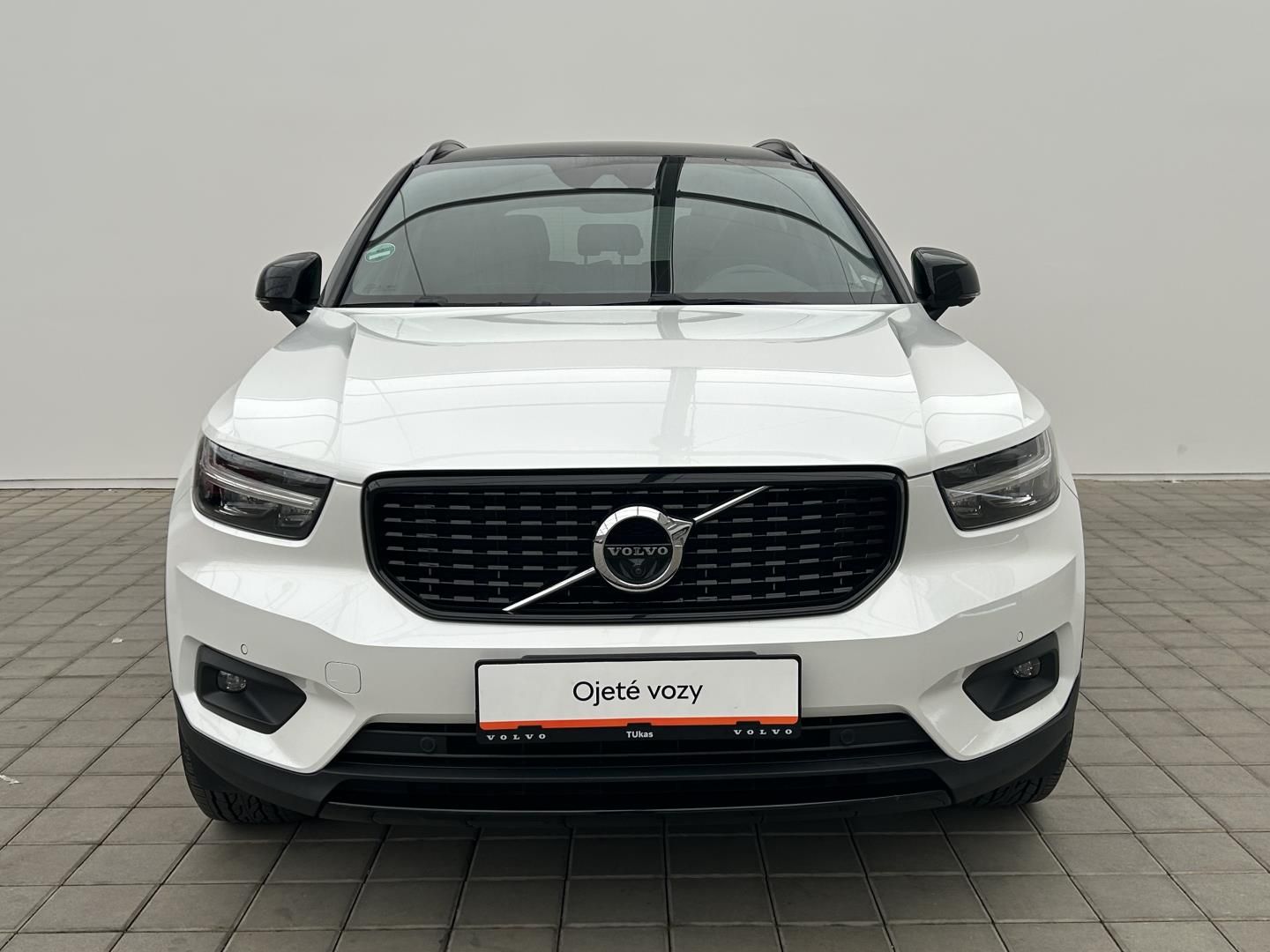 Volvo XC40, 2.0T4 140kW 4x4  R-Design - fotka 2