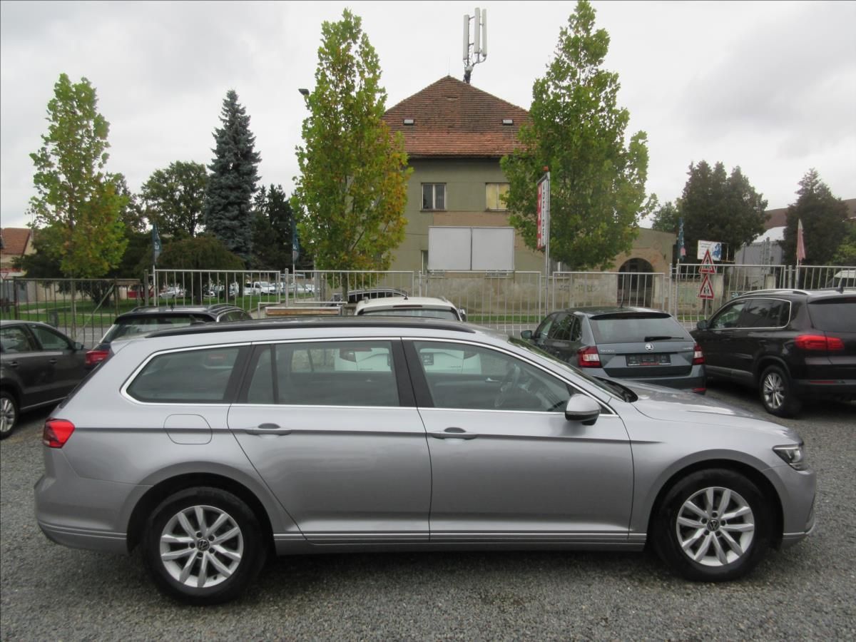 Volkswagen Passat, 2,0 TDI DSG Led Business - fotka 4