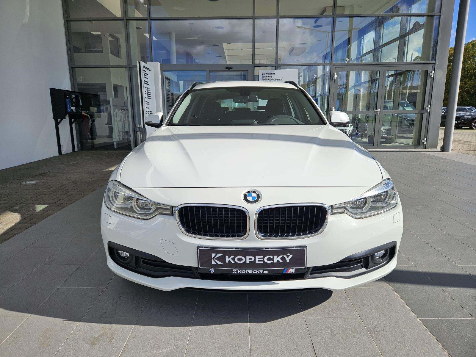BMW Řada 3, 320d xDrive Touring Advantage - fotka 2